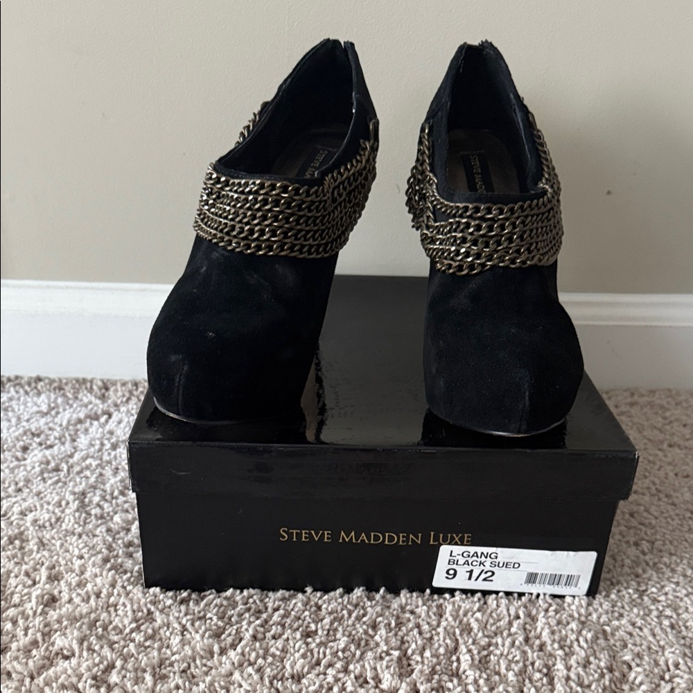 Steve Madden Luxe Black Suede Heeled Boots with Gold Chain - Picture 1 of 5